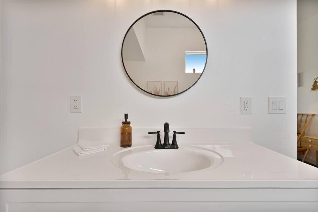 Beautiful Newly Remodeled Home, Near Jt Park Joshua Tree Exterior photo