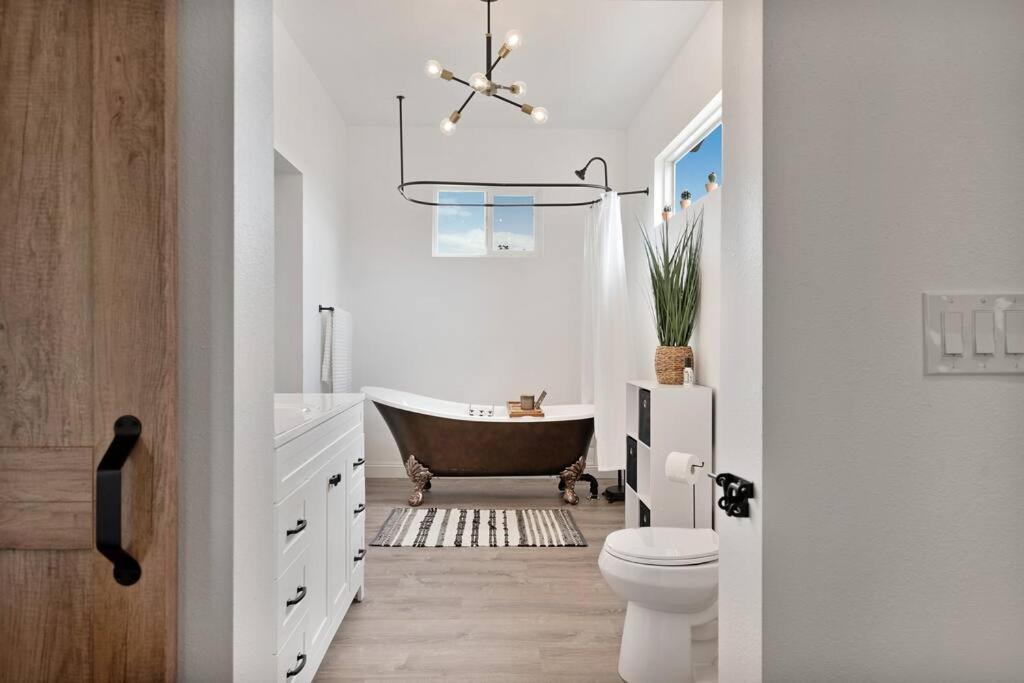 Beautiful Newly Remodeled Home, Near Jt Park Joshua Tree Exterior photo